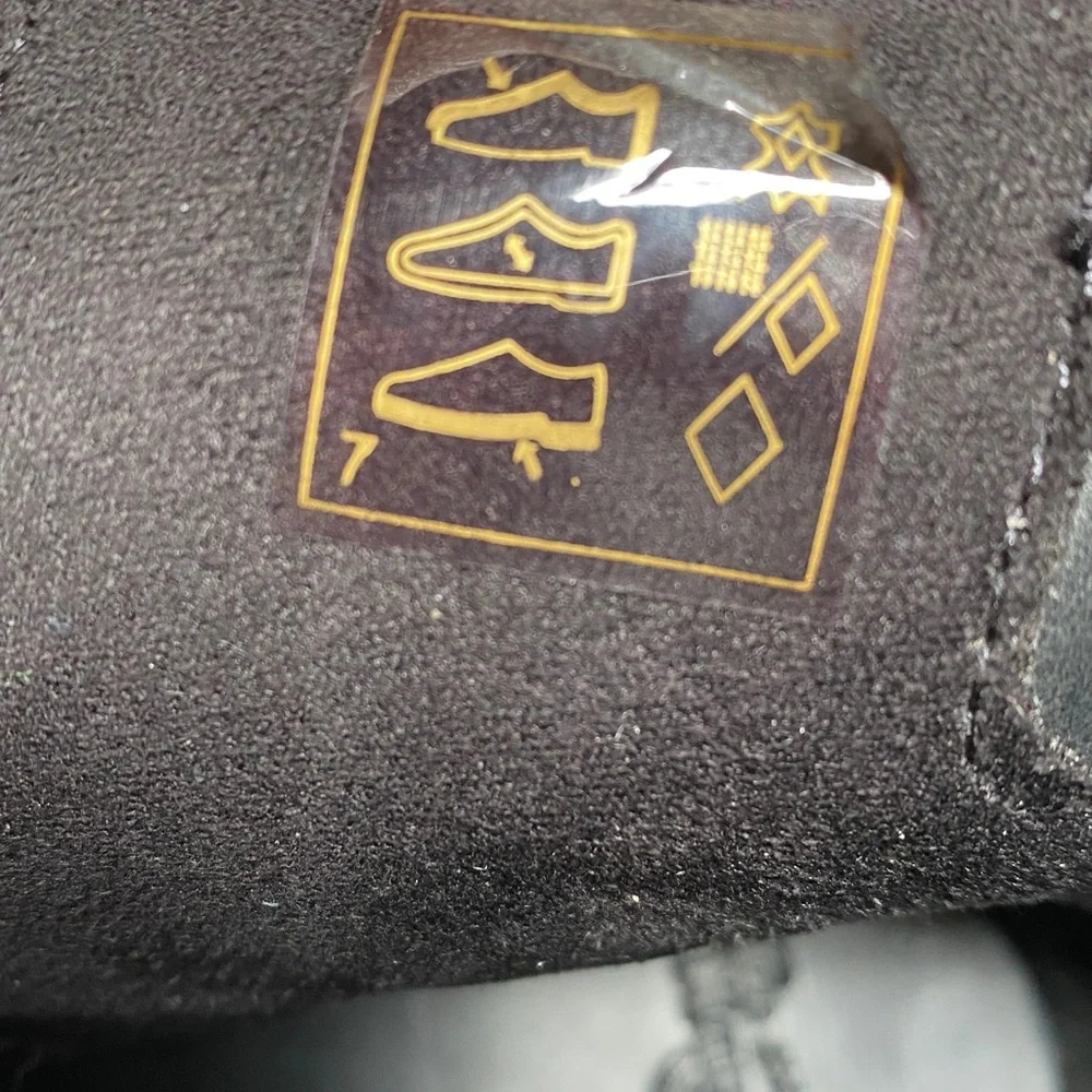 New Dr. Martens Leather Black Boots 8 Laurenne Distressed Patent Leather Laceup - Picture 12 of 13